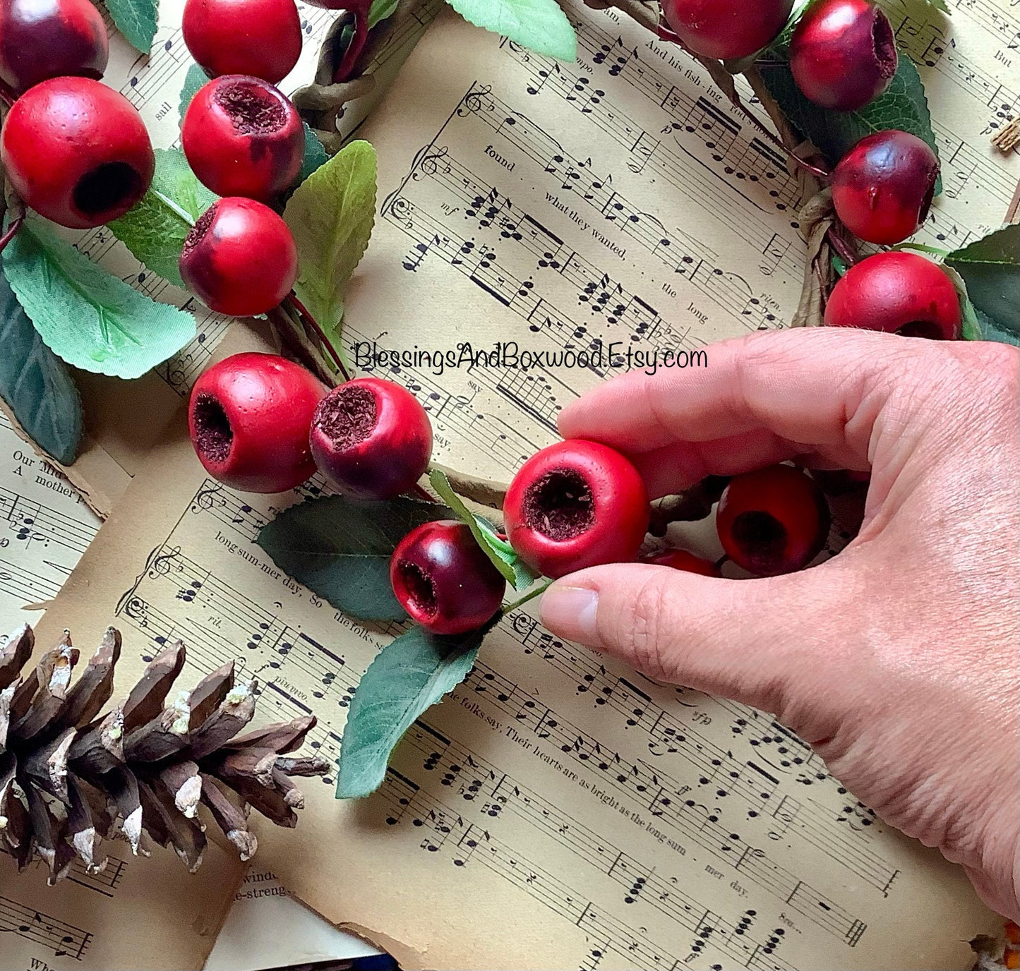 Christmas Berry Pod Wreath, Christmas Window Wreath, Mini Wreath, Kitchen Cabinets Decor, Christmas Decorations, Tabescape