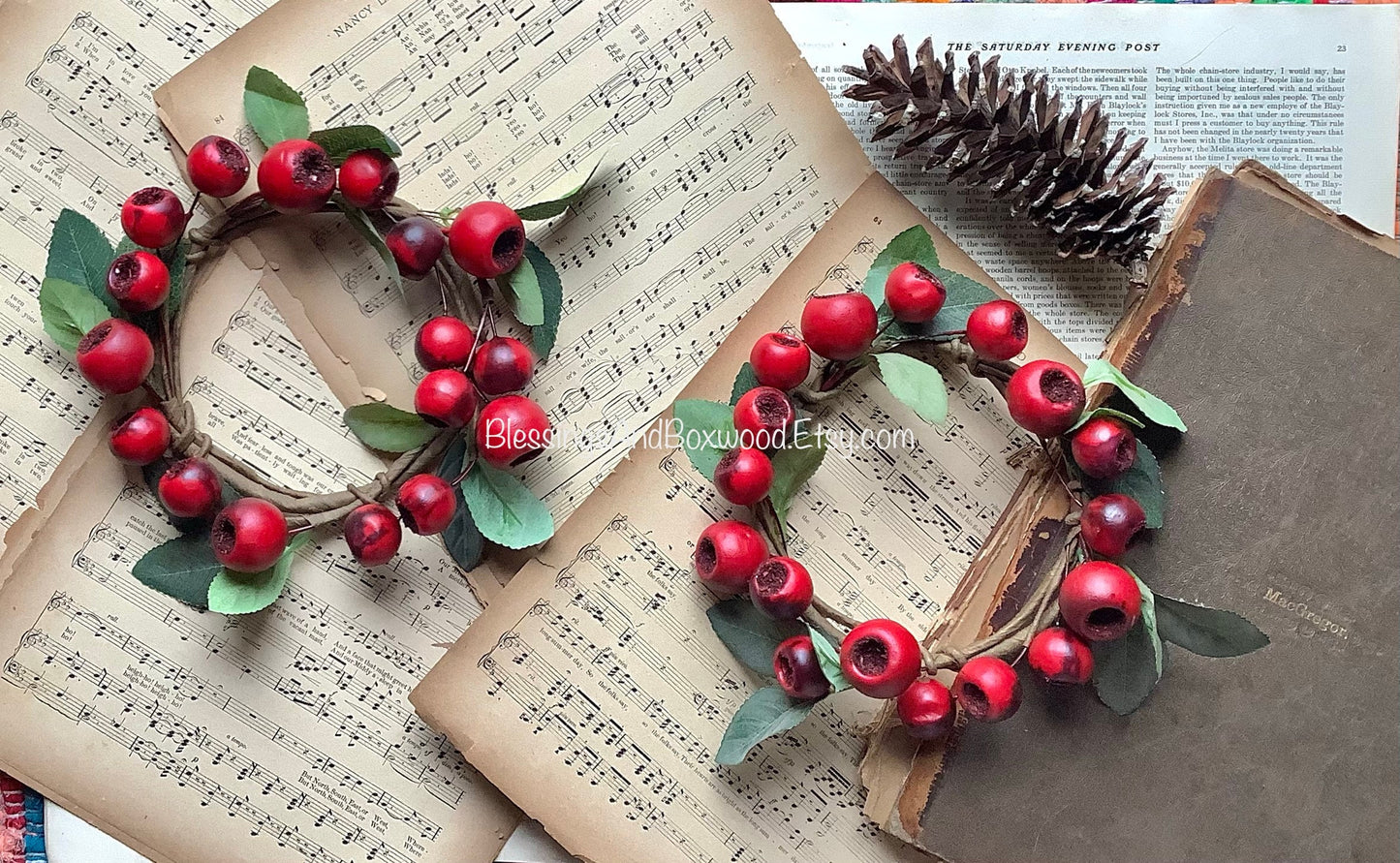 Christmas Berry Pod Wreath, Christmas Window Wreath, Mini Wreath, Kitchen Cabinets Decor, Christmas Decorations, Tabescape