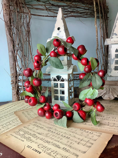 Christmas Berry Pod Wreath, Christmas Window Wreath, Mini Wreath, Kitchen Cabinets Decor, Christmas Decorations, Tabescape