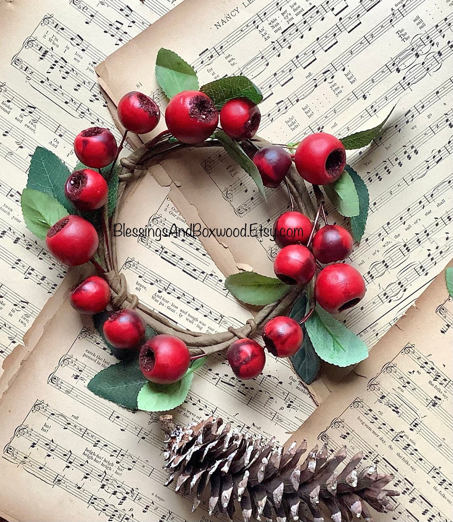 Christmas Berry Pod Wreath, Christmas Window Wreath, Mini Wreath, Kitchen Cabinets Decor, Christmas Decorations, Tabescape