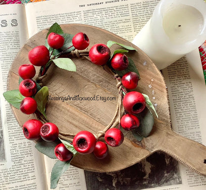 Christmas Berry Pod Wreath, Christmas Window Wreath, Mini Wreath, Kitchen Cabinets Decor, Christmas Decorations, Tabescape