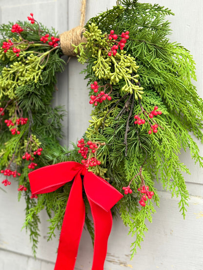 Red Christmas Wreath, Winter Cedar Door Wreath, Modern Heart Wreath, Christmas Pine Decor, Door Decorations, Winter Wreath