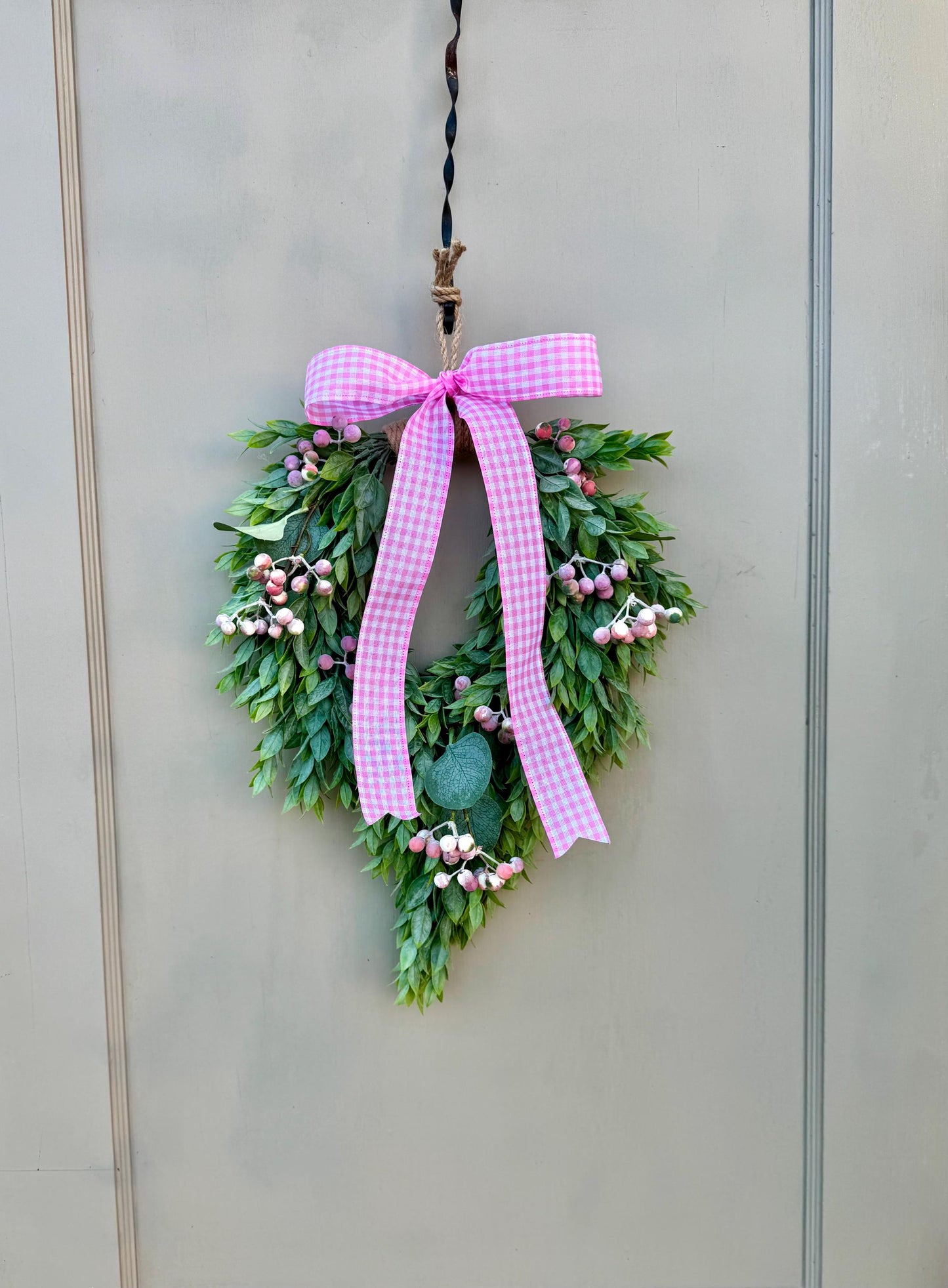 Valentines Day Wreath, Pink Berry Wreath, Spring Wreath, Pink Valentines Day Wreath, Mothers Day Gift, Easter Decor, Pink Heart Wreath