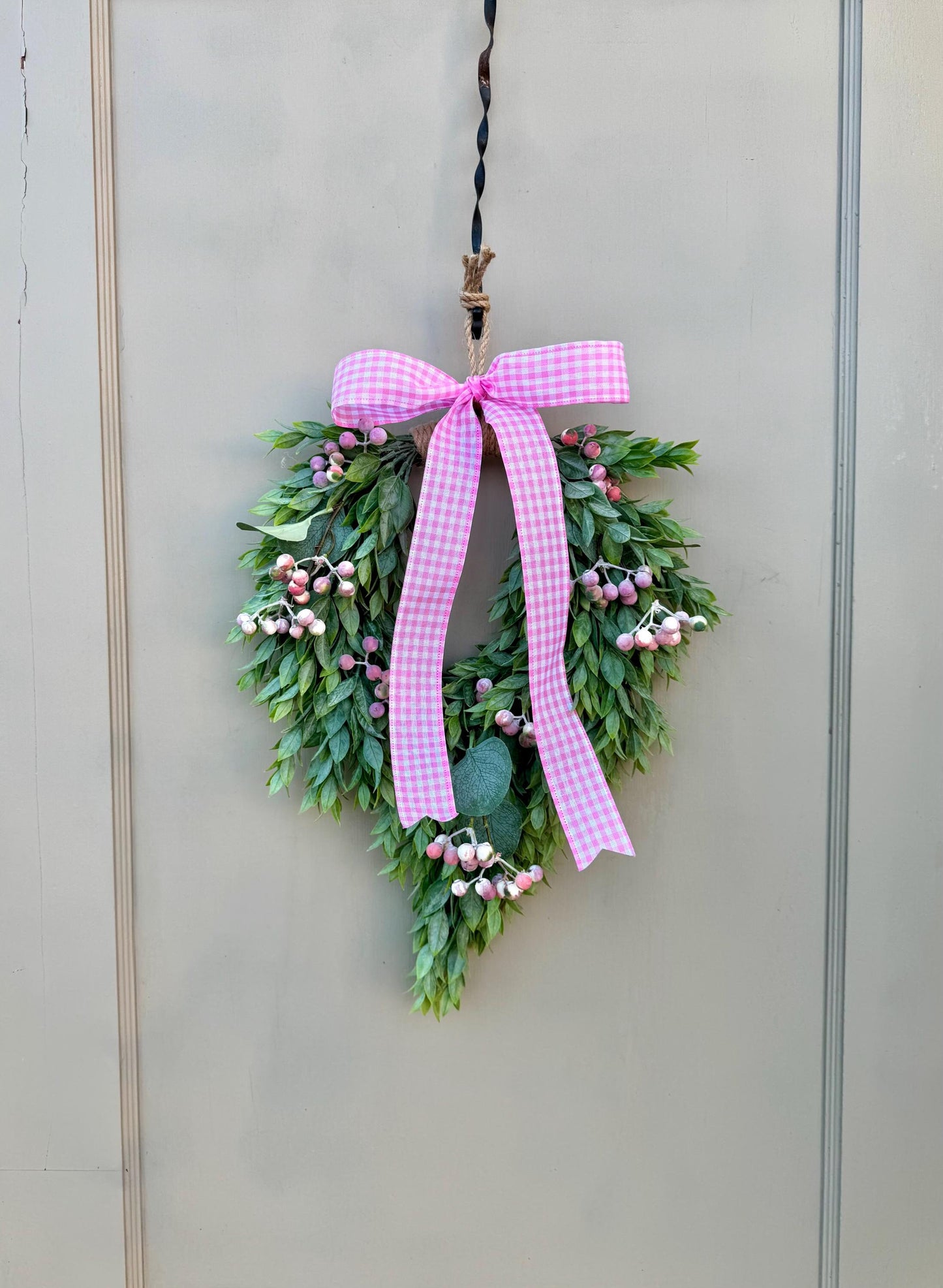 Valentines Day Wreath, Pink Berry Wreath, Spring Wreath, Pink Valentines Day Wreath, Mothers Day Gift, Easter Decor, Pink Heart Wreath